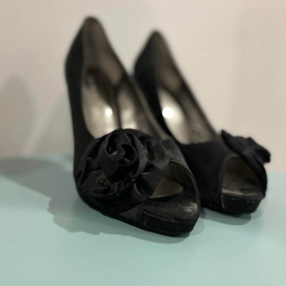 Nine West black peep toe pumps